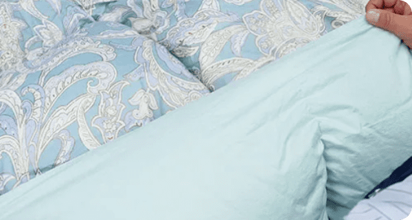 ふとんの汚れや状態を検品・仕分け